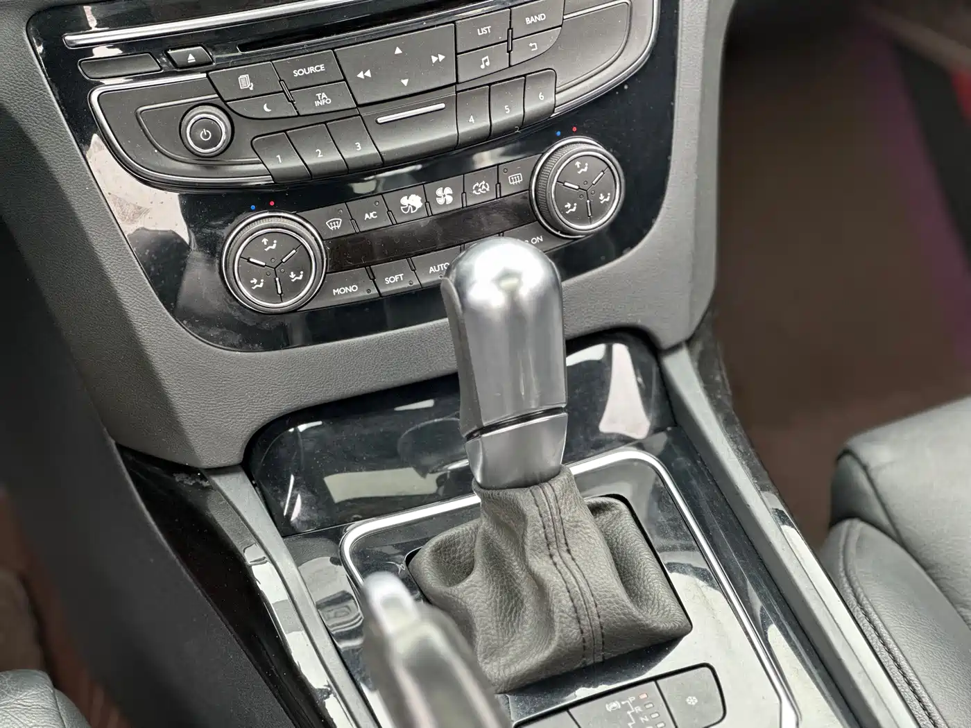 Peugeot 508 2013 2.3L Roland Garros Edition фото 33