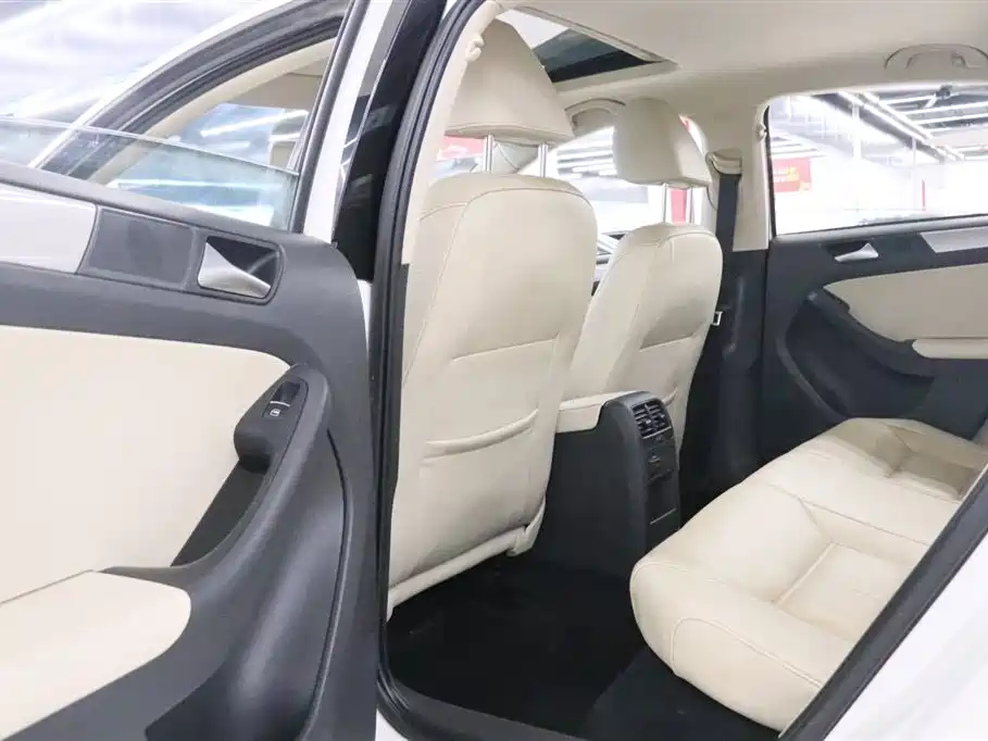 Volkswagen Sagitar 2012 1.4TSI Automatic Luxury фото 14