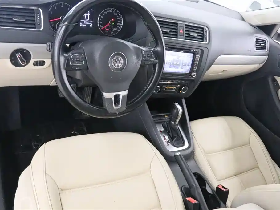 Volkswagen Sagitar 2012 1.4TSI Automatic Luxury фото 9
