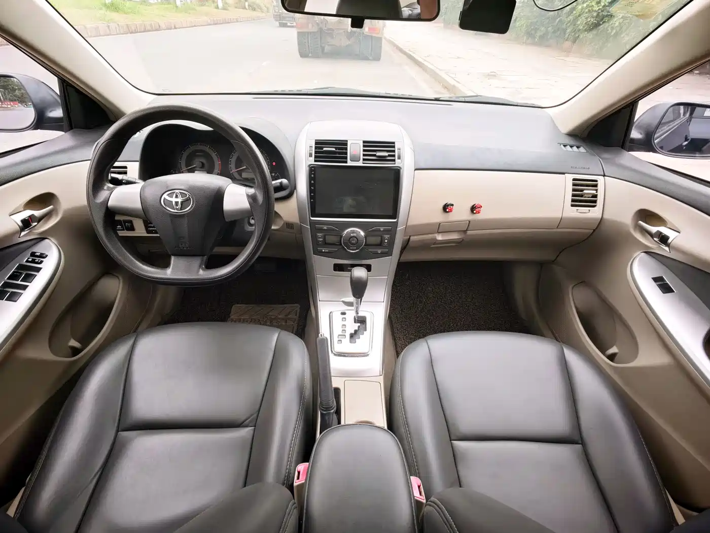Toyota Corolla 2011 1.8L CVT GL-i фото 10