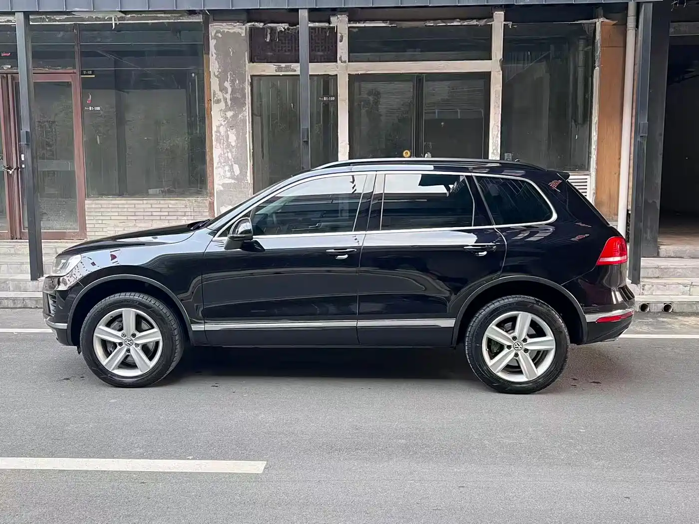 VOLKSWAGEN TOUAREG