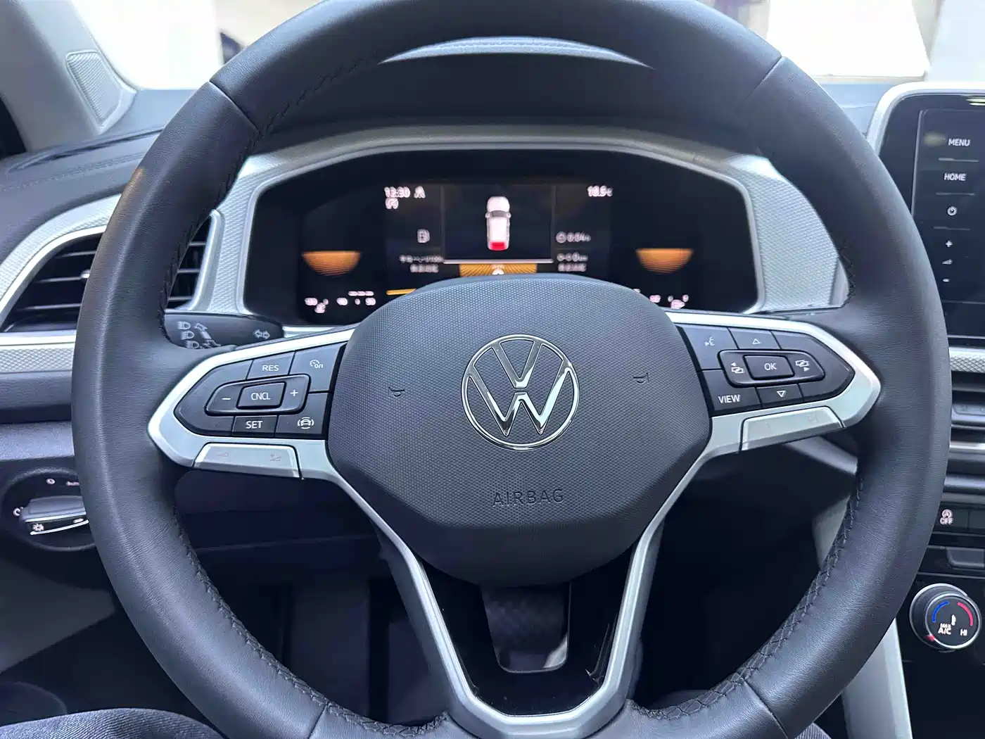 VOLKSWAGEN T-ROC EXPLORING SONGS