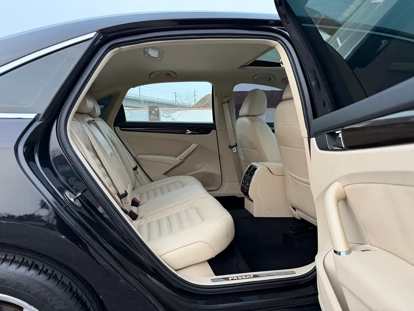 Volkswagen Passat 2014 1.8TSI DSG Executive Edition фото 17