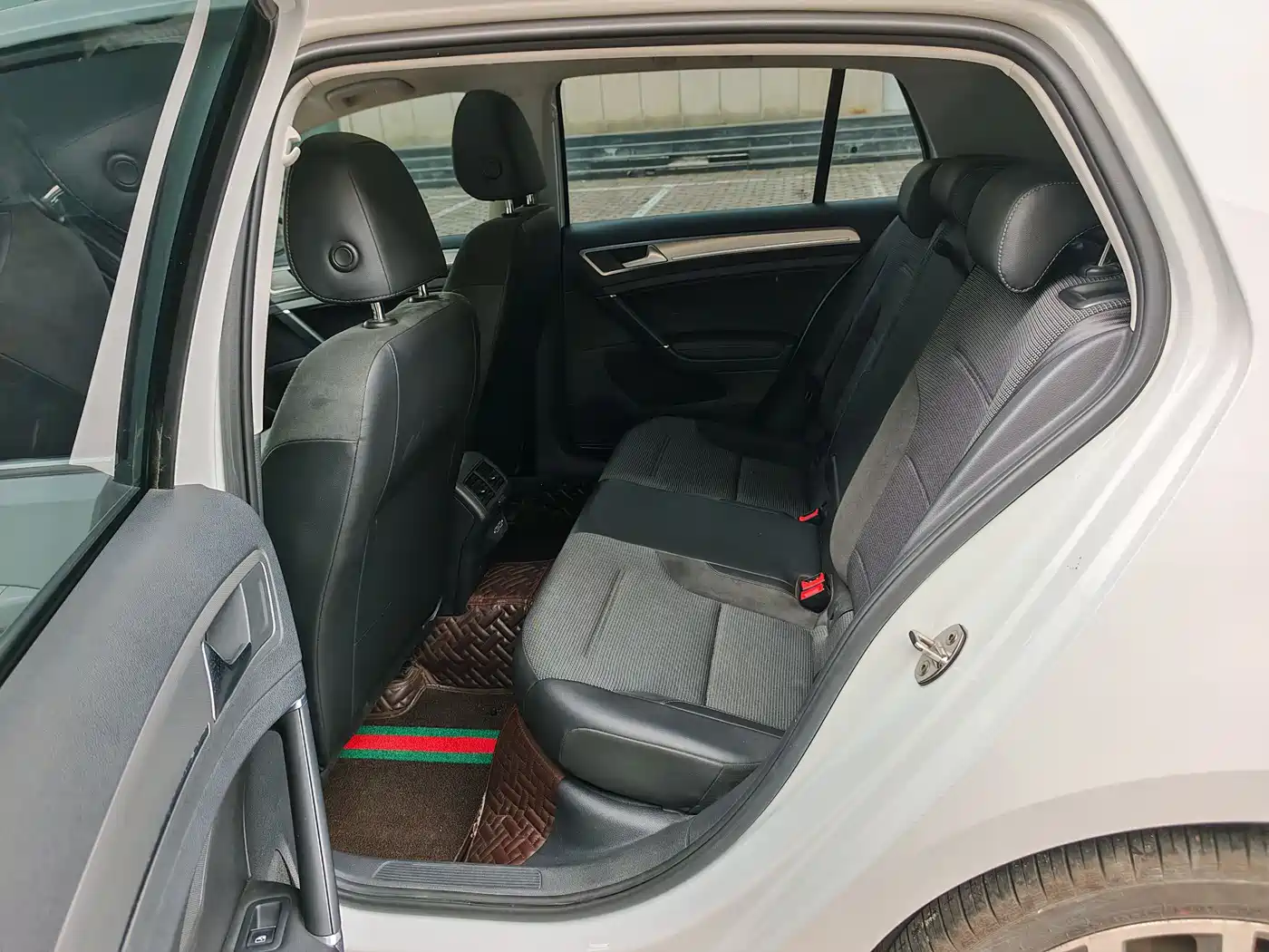 Volkswagen Golf 2020 Beloved Edition 280TSI DSG Comfort фото 10