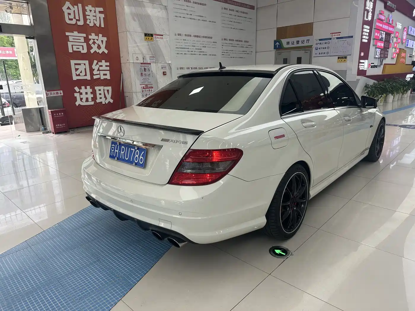 Mercedes-Benz C-Class AMG 2010 AMG C 63 Sport Enhanced Edition фото 3