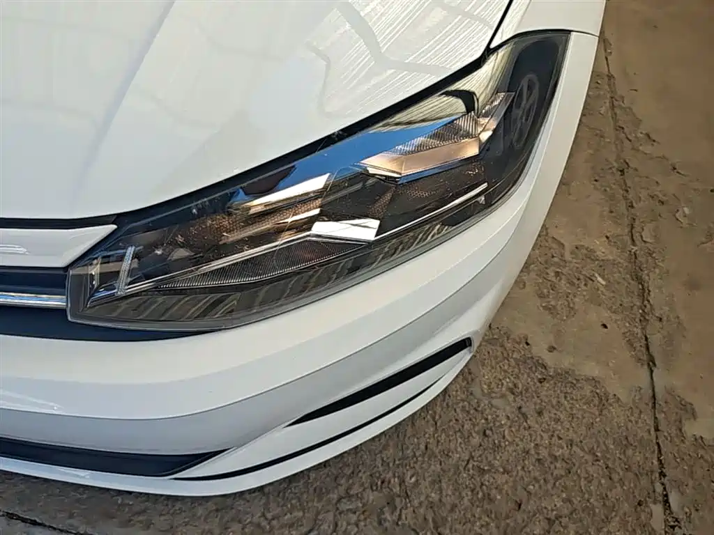 Volkswagen Polo 2019 Plus 1.5L Automatic Panorama Enjoyment Edition фото 24