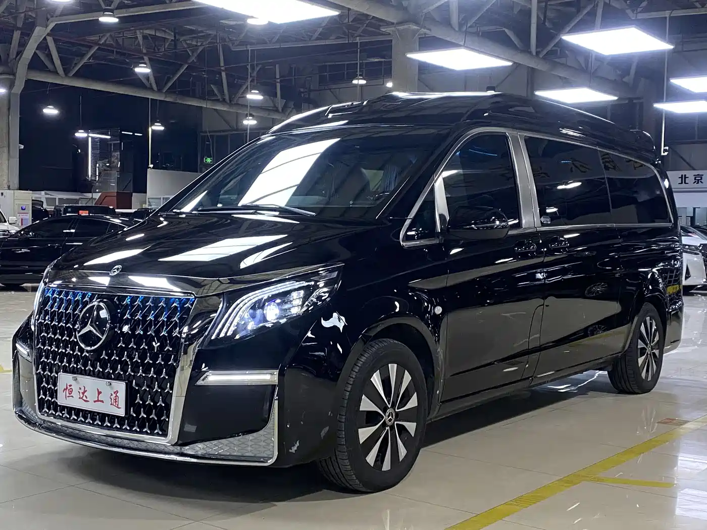 Mercedes-Benz Vito 2023 2.0T Business 7-Seater фото 2