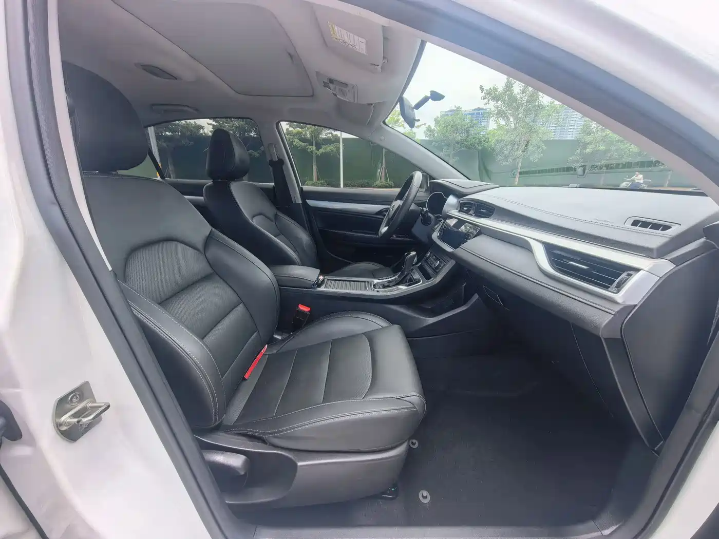 Фото 8 - Geely Emgrand
