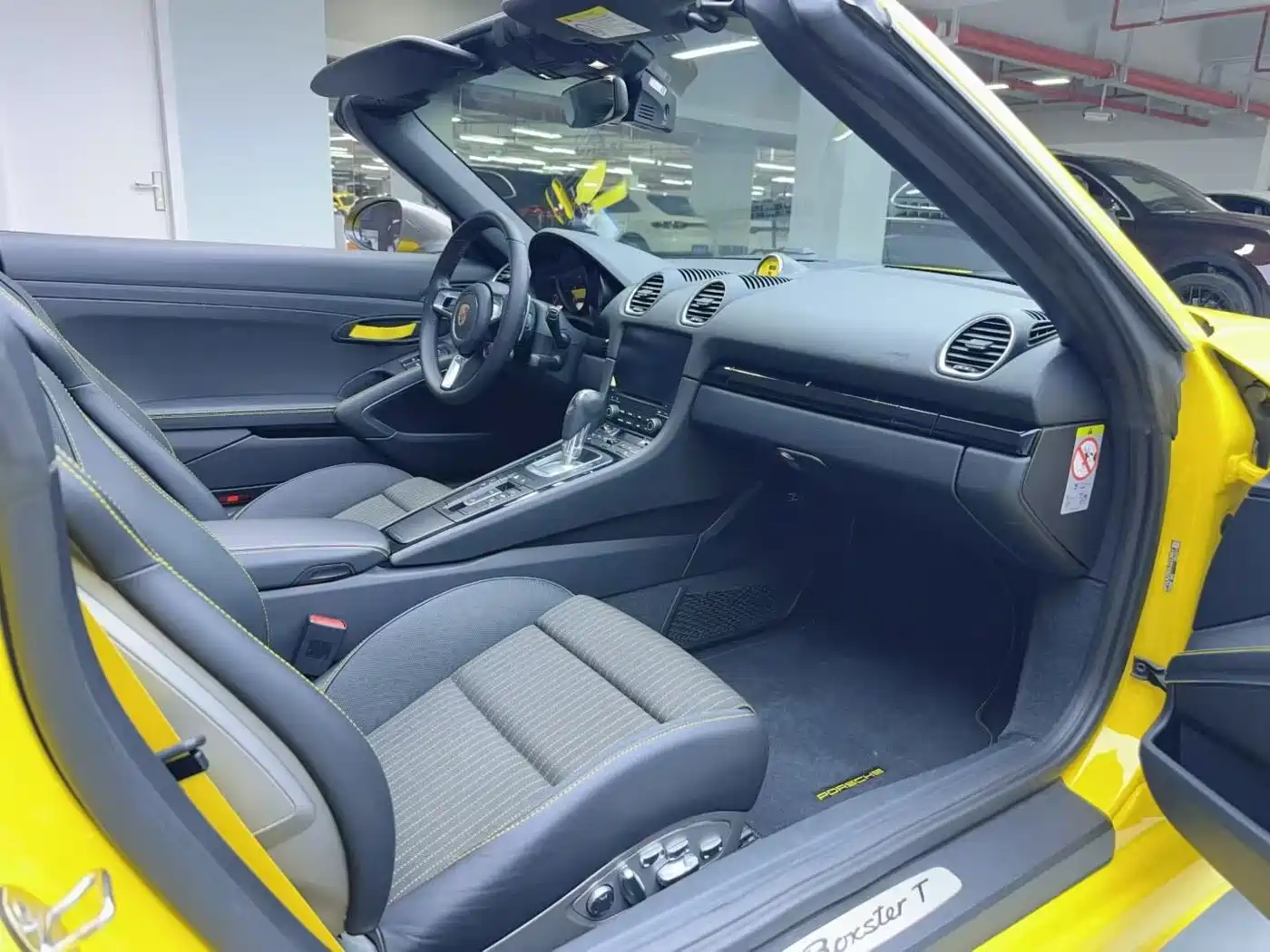Porsche 718 2019 Boxster T 2.0T фото 6
