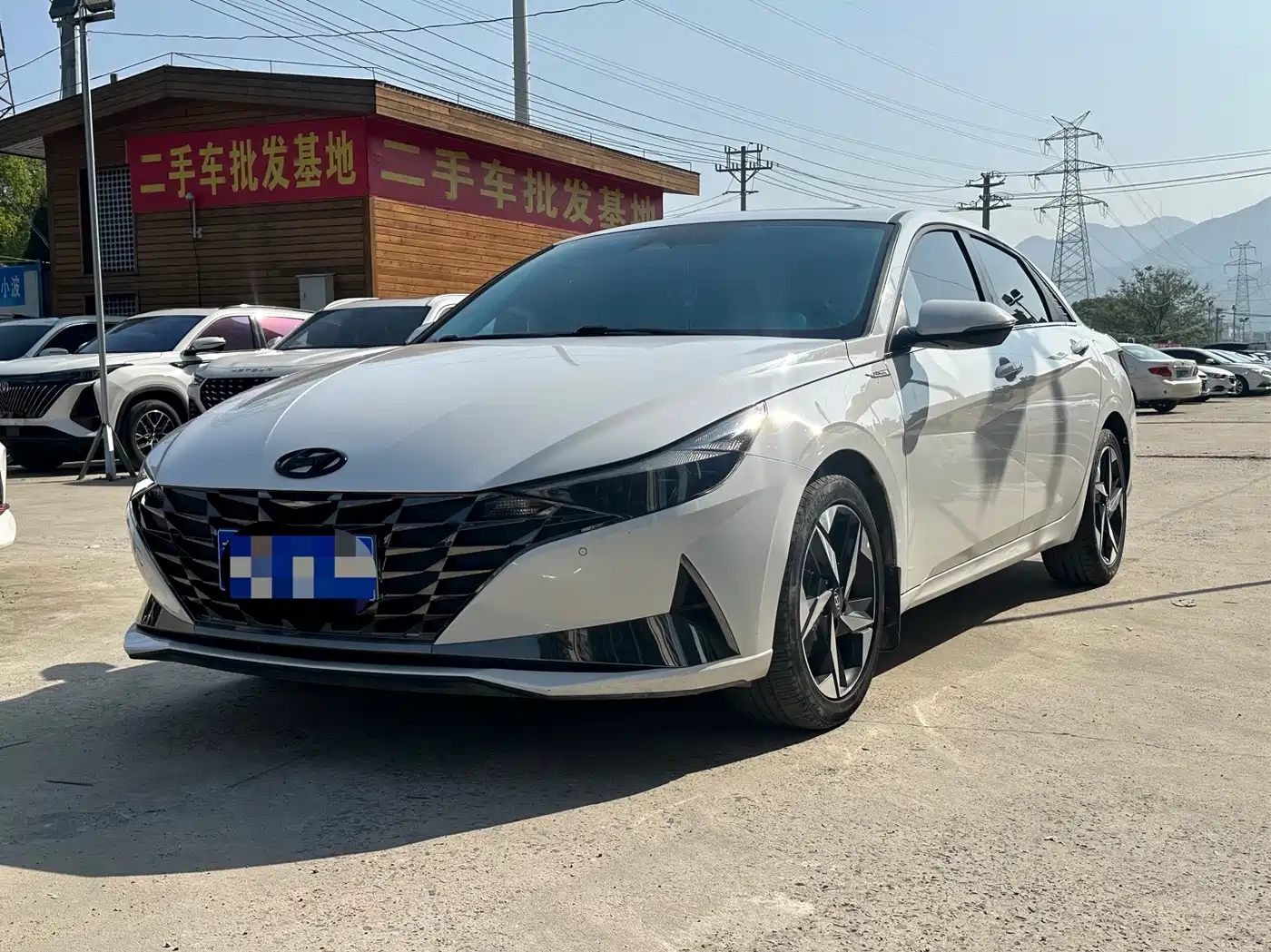 Hyundai Elantra 2021 1.5L CVT LUX Premium Edition