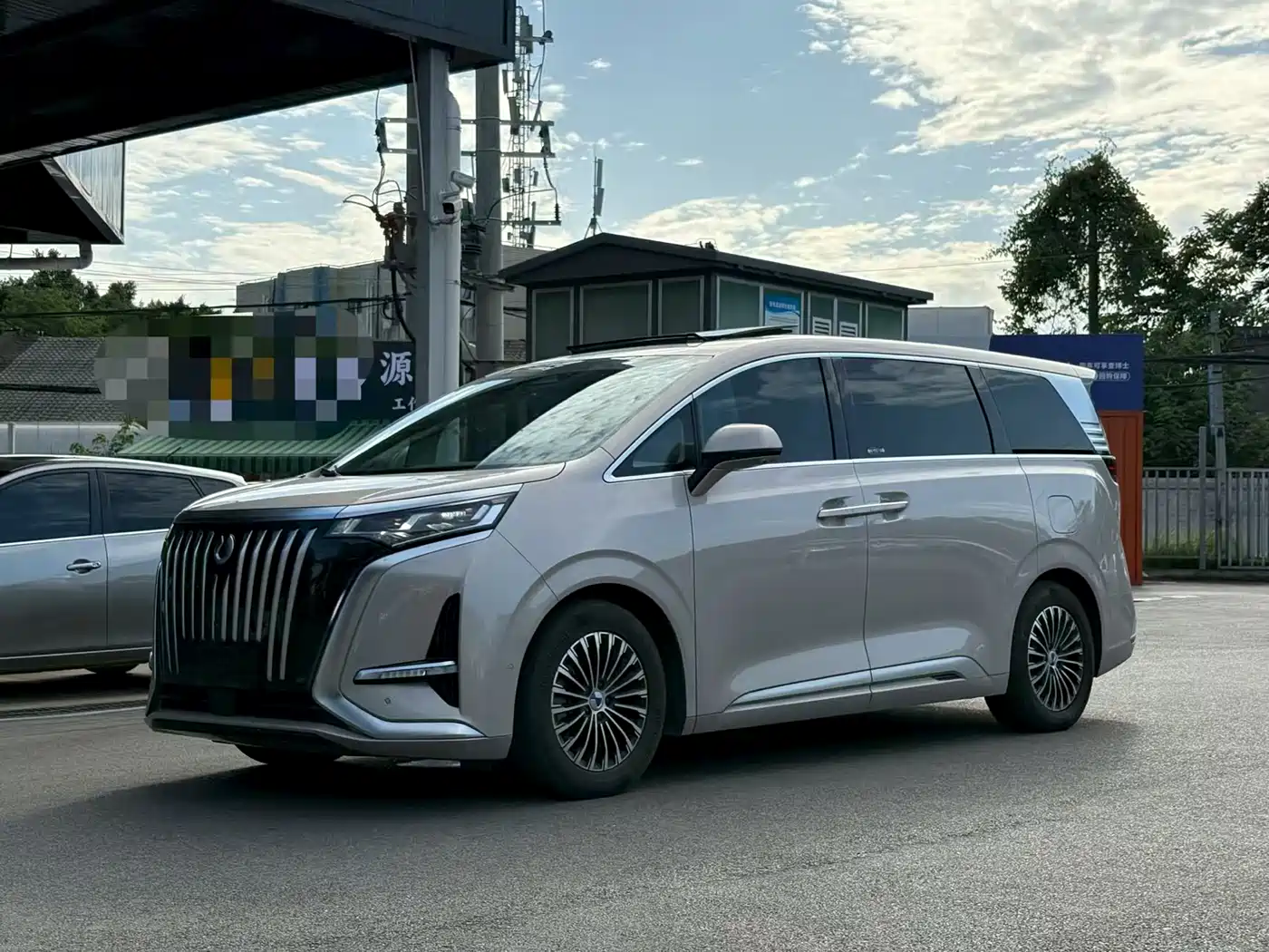 Denza D9 2022 EV 600 4WD Flagship