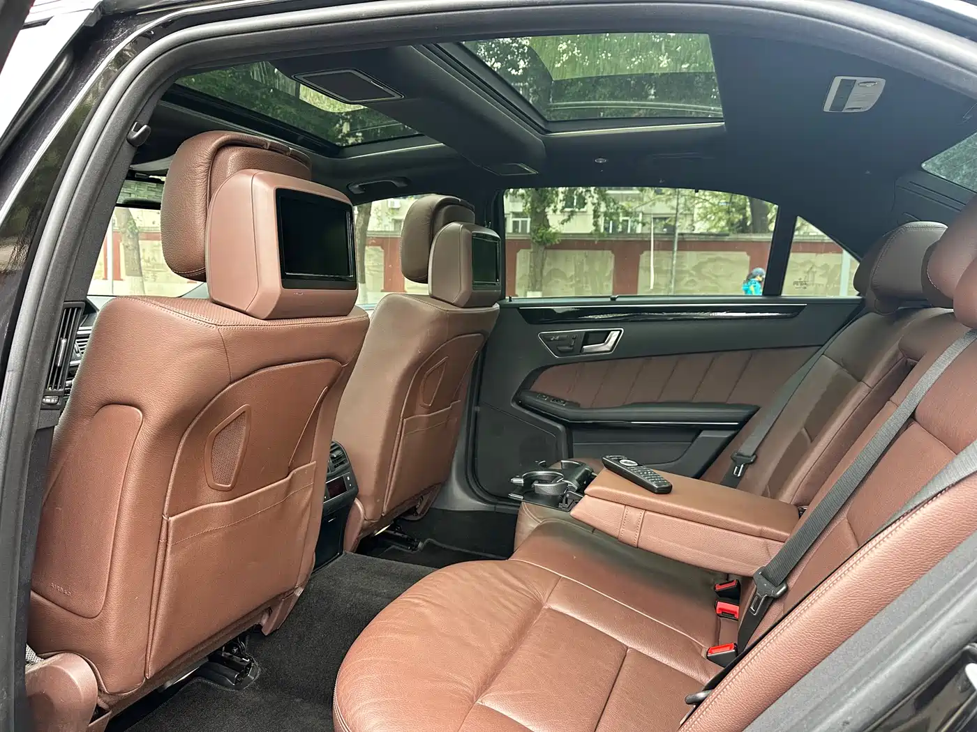 Mercedes-Benz E-Class 2012 E 300 L Fashion фото 14
