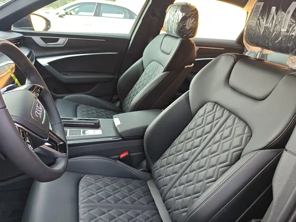 Фото 15 - Audi A6L
