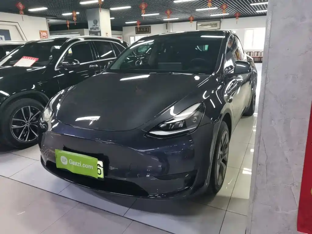 Tesla Model Y 2024