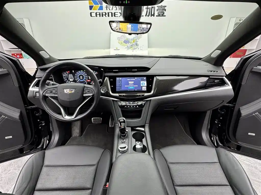 CADILLAC XT6