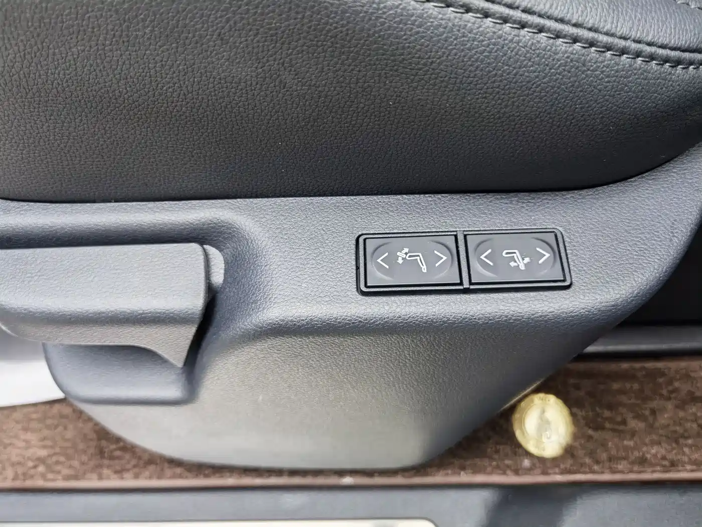 Toyota Sienna 2023 2.5L Hybrid Premium Edition фото 17