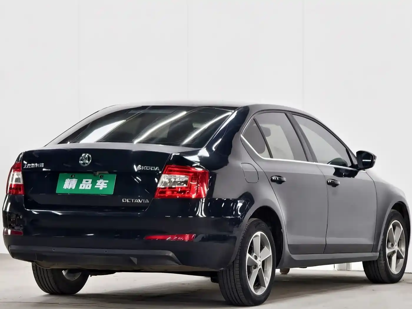 Škoda Octavia 2016 1.6L Automatic Pioneer Edition фото 4