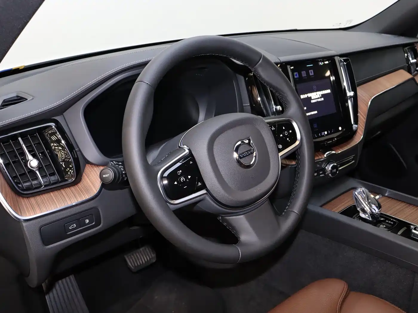 VOLVO XC60 PLUG IN HYBRID