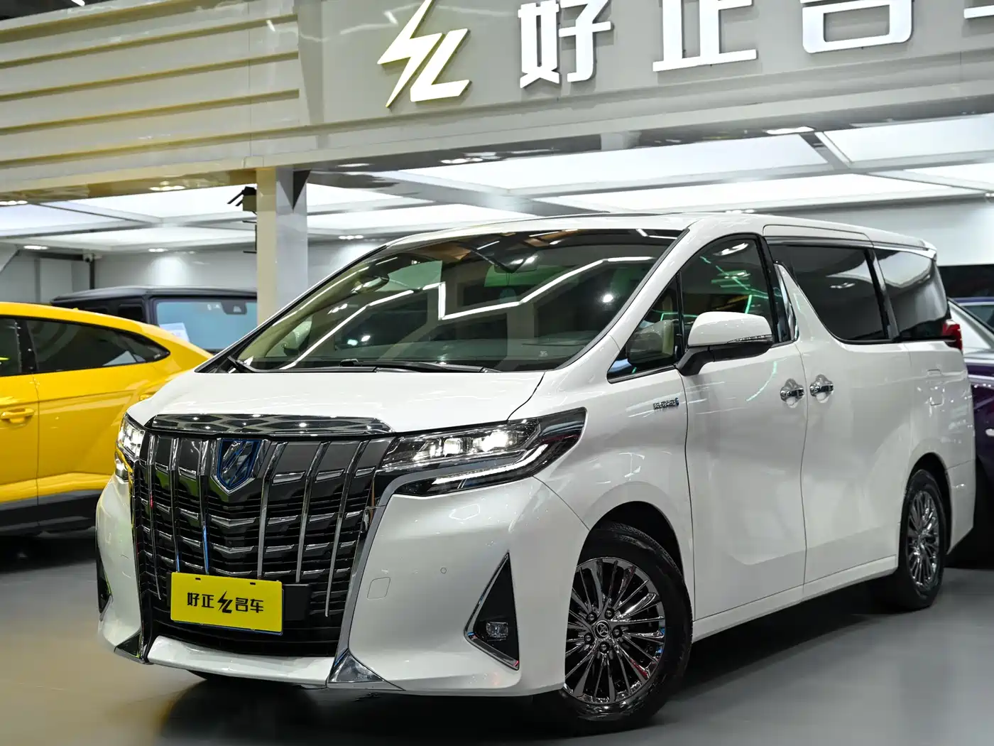 Toyota Alphard 2021 Hybrid 2.5L Premium фото 2