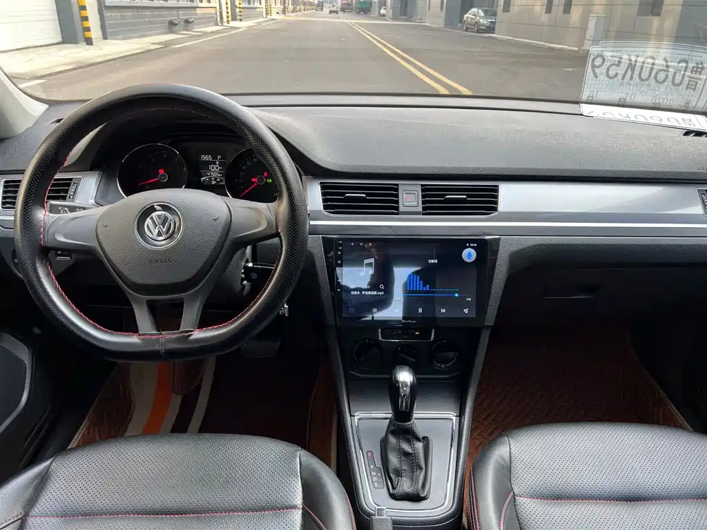 Volkswagen Bora 2017 1.6L Automatic Fashion Edition фото 8
