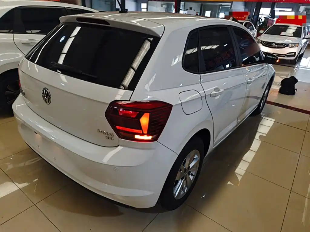VOLKSWAGEN POLO