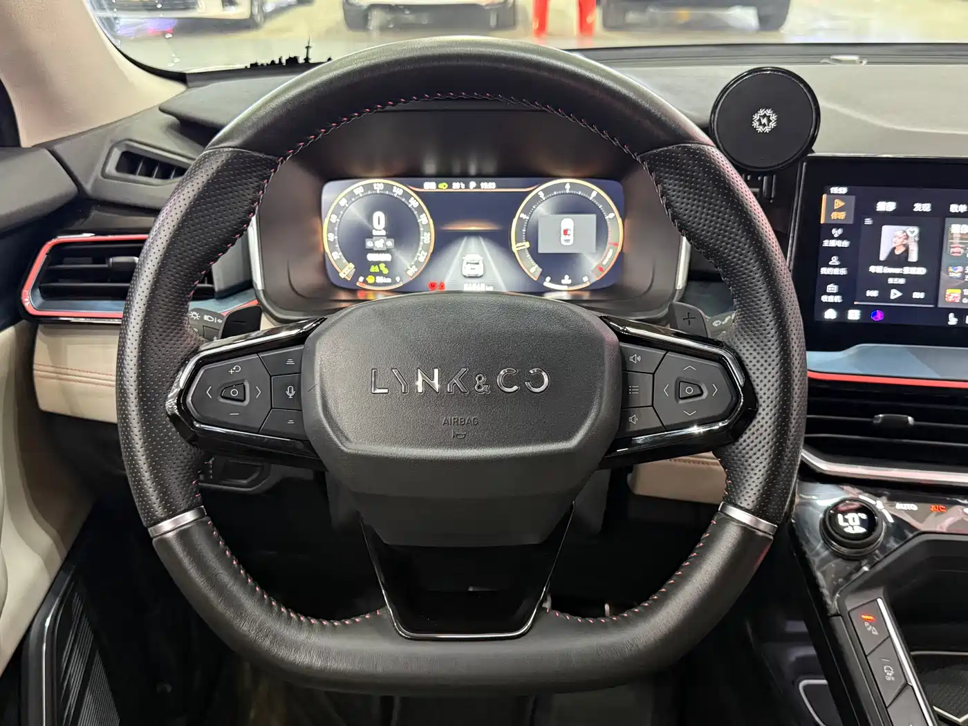 Lynk & Co 06 2020 1.5T Halo фото 20
