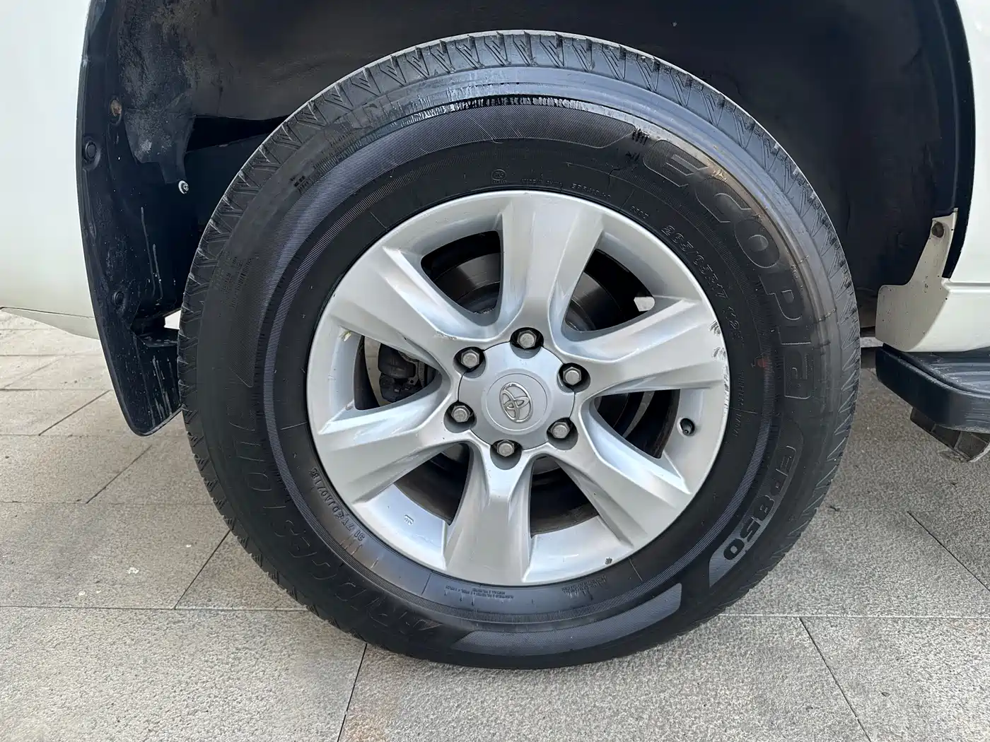 Toyota Prado (Import) 2010 2.7L Manual фото 16