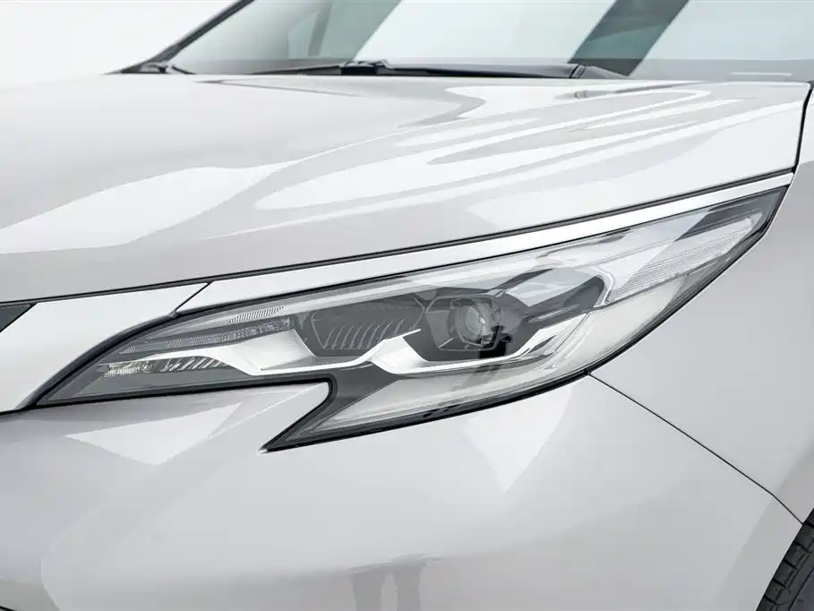 Toyota Sienna 2023 2.5L Hybrid Premium Edition фото 10
