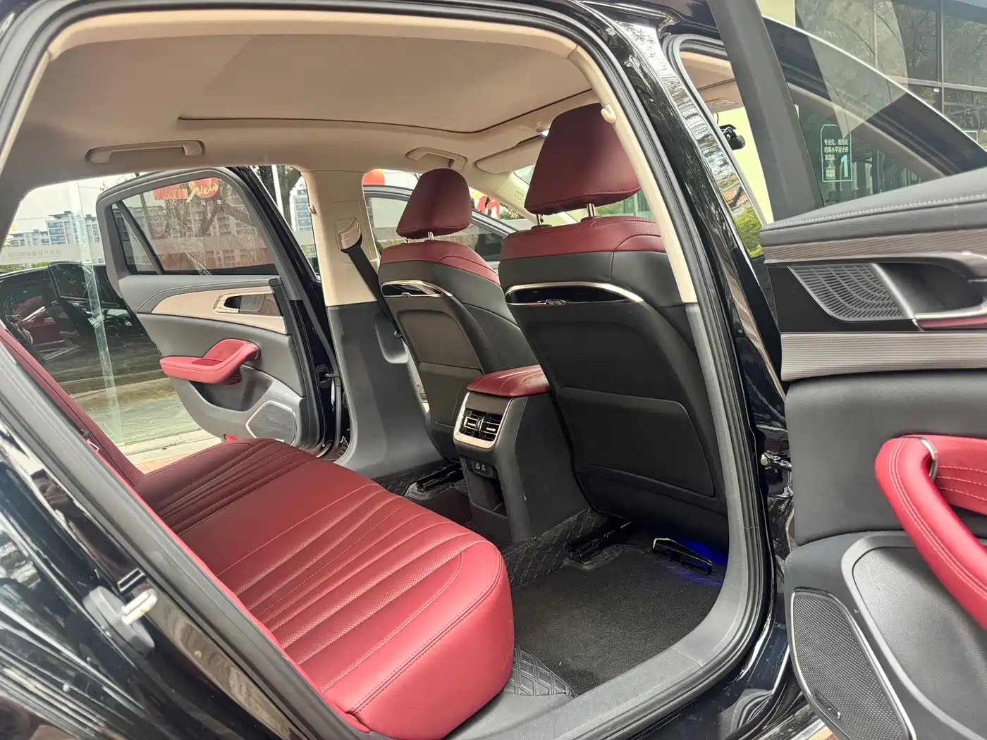 Hongqi H5 2025 1.5T DCT Flag Rhythm 500,000 Units Memorial Edition фото 9