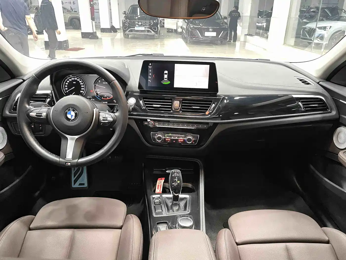 BMW 1 Series 2023 120i M Sport Shadow Edition фото 9