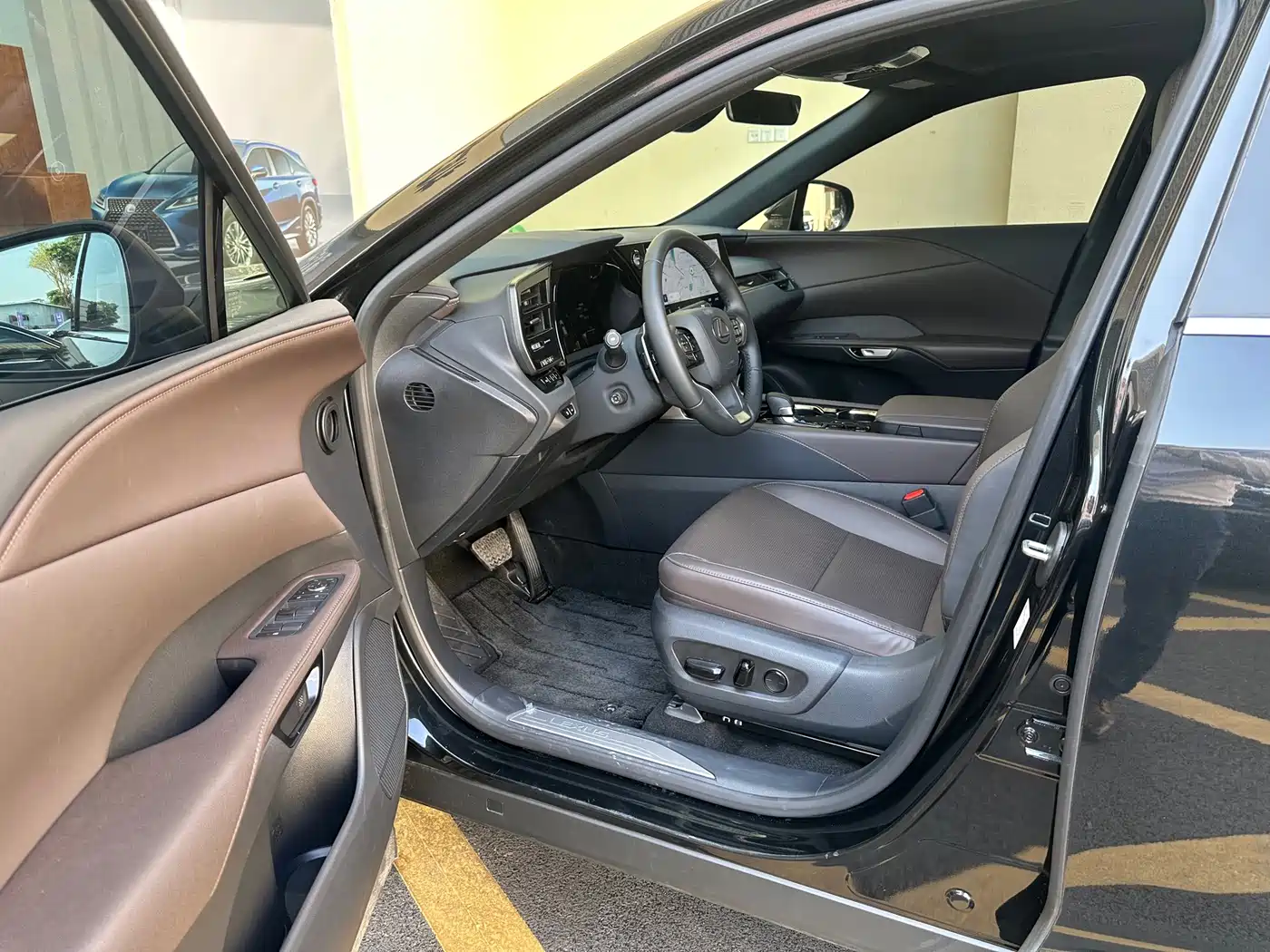 Lexus RX 2025 350h 2WD Comfort Edition фото 14
