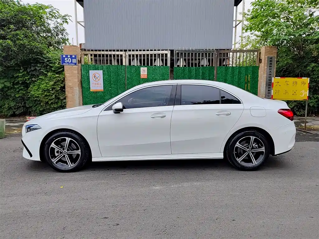 Mercedes-Benz A-Class 2023 A 200 L Fashion фото 3