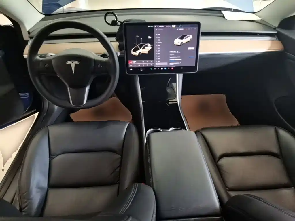 Фото 10 - Tesla Model 3