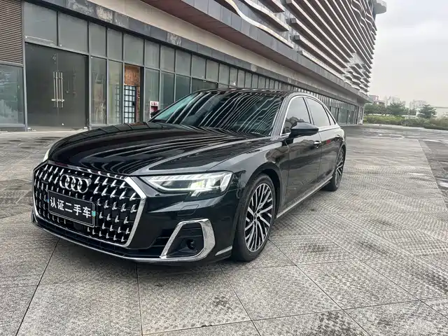 AUDI A8