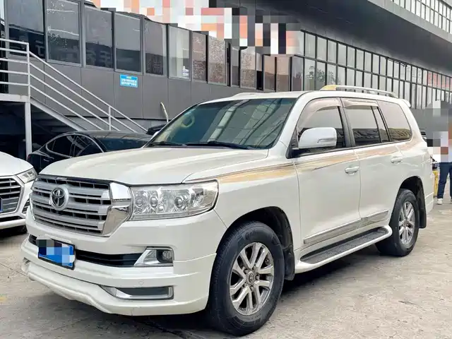 TOYOTA LAND CRUISER
