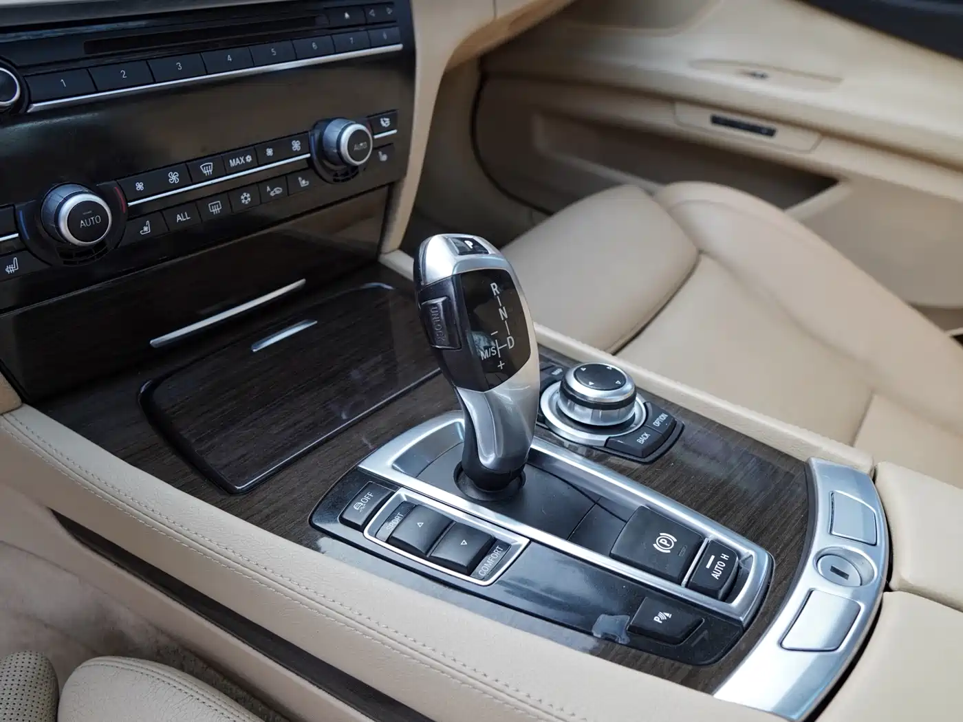 BMW 7 Series 2009 730Li Luxury фото 20