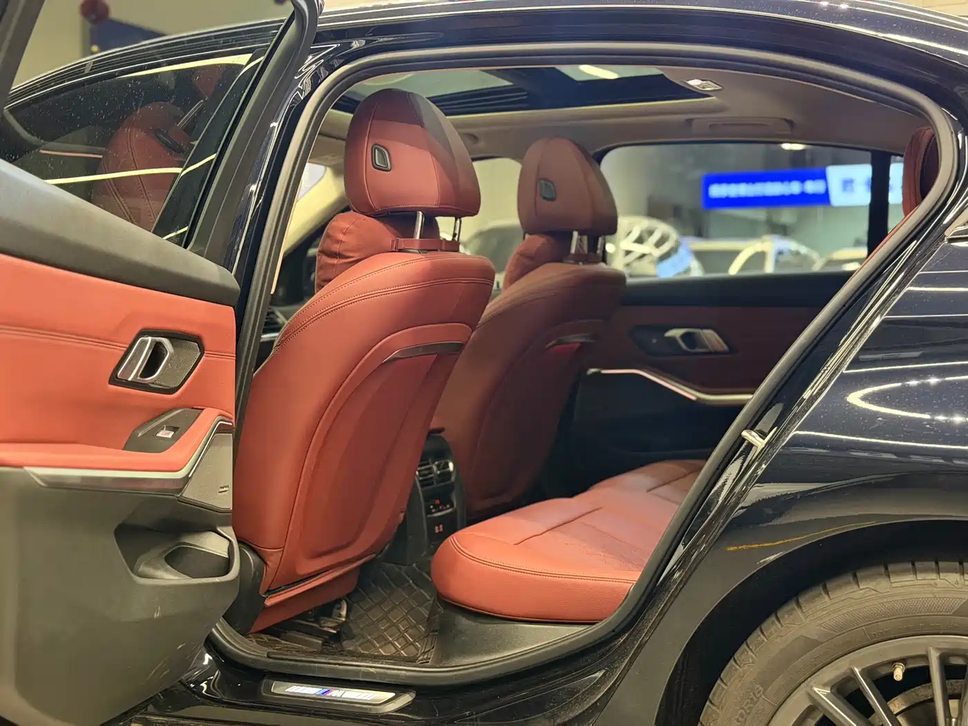 BMW 3 Series 2023 325Li M Sport Black Night Package фото 6