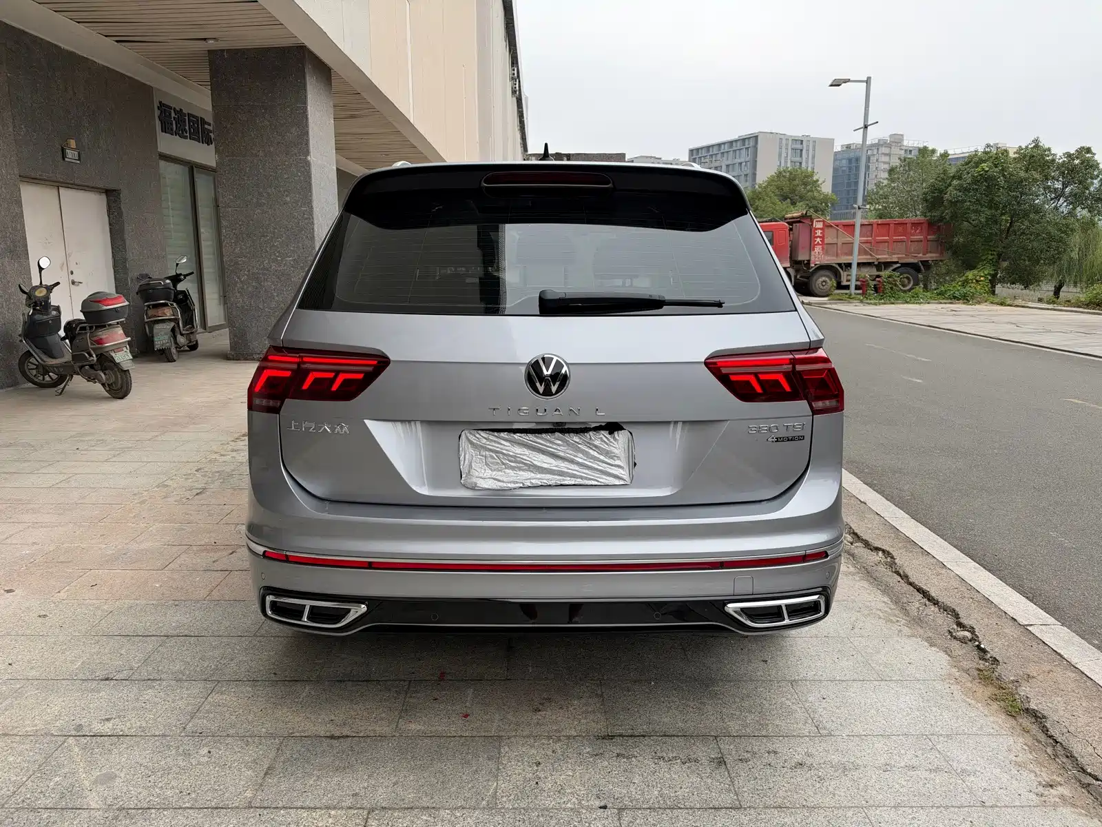 Photo 7 - Volkswagen Tiguan L