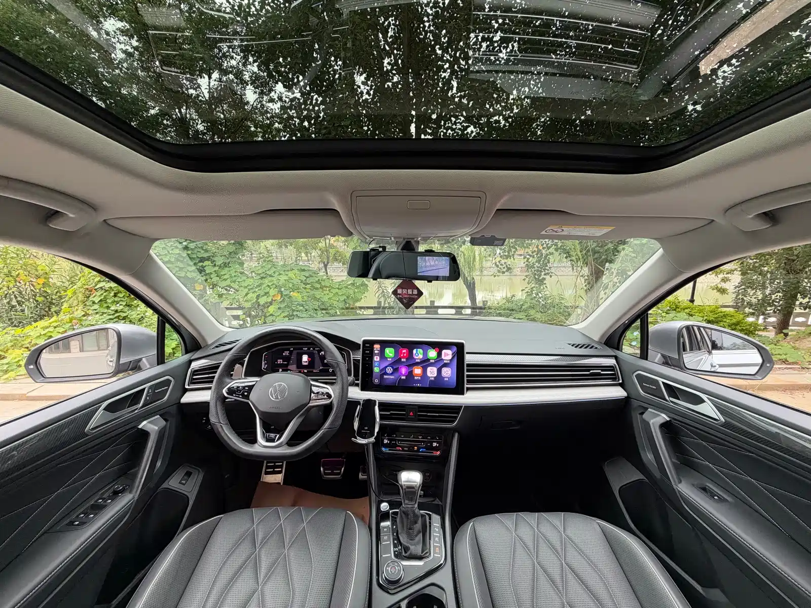Photo 14 - Volkswagen Tiguan L