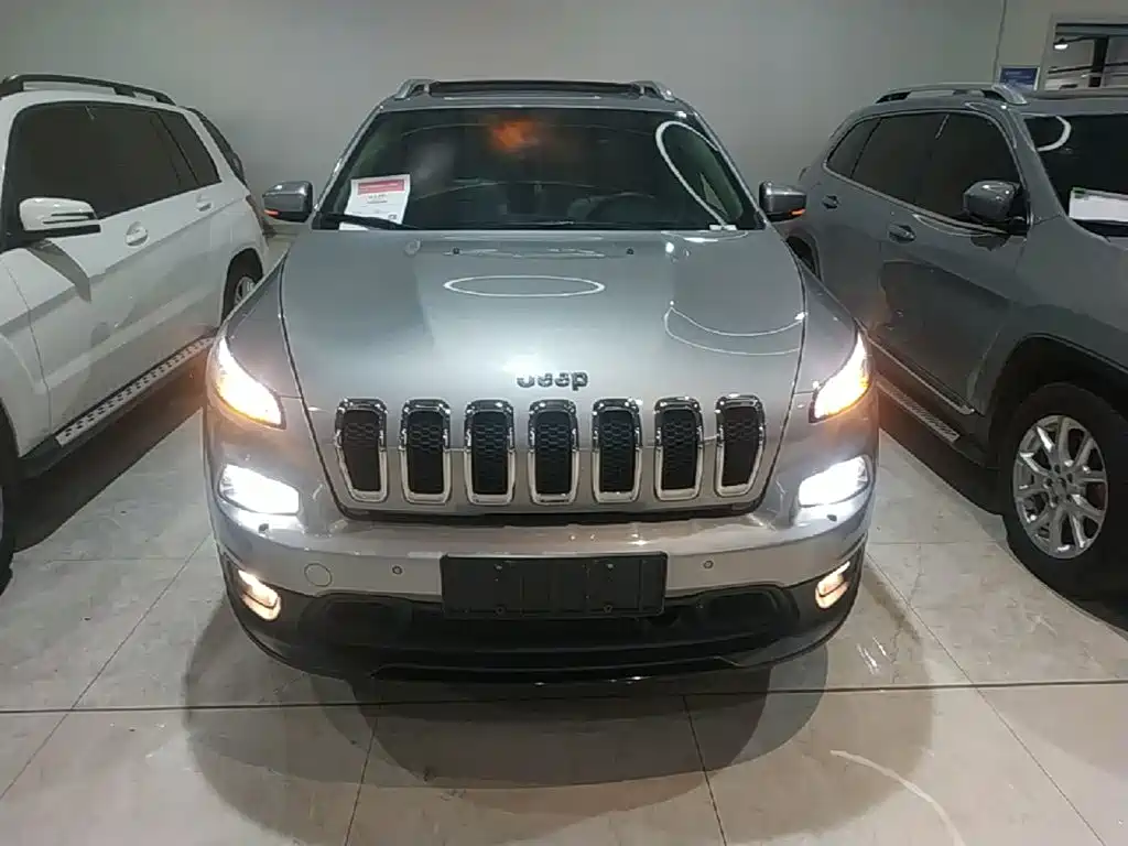 Jeep Cherokee (Import) 2015 2014 2.4L Luxury