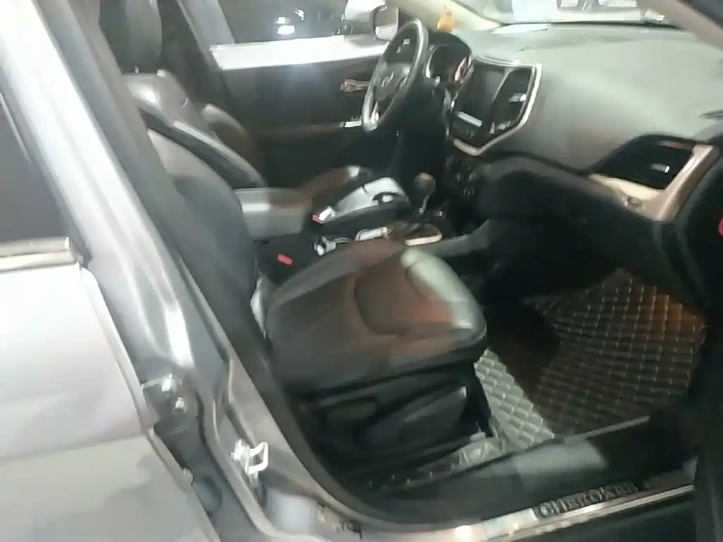 Jeep Cherokee (Import) 2015 2014 2.4L Luxury