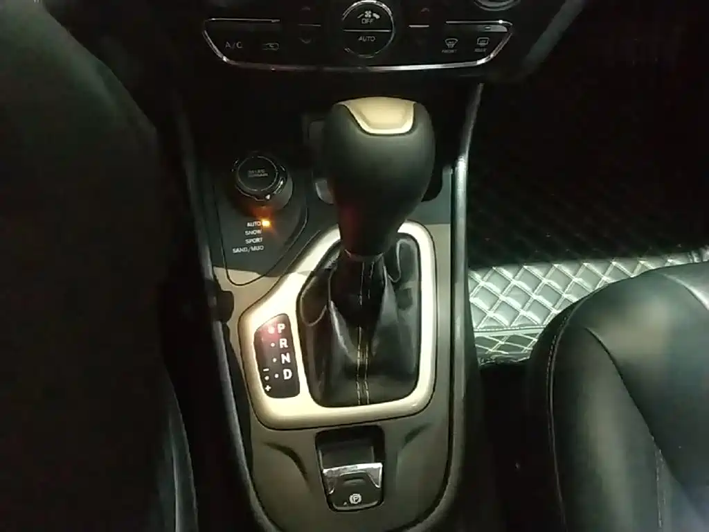 Jeep Cherokee (Import) 2015 2014 2.4L Luxury