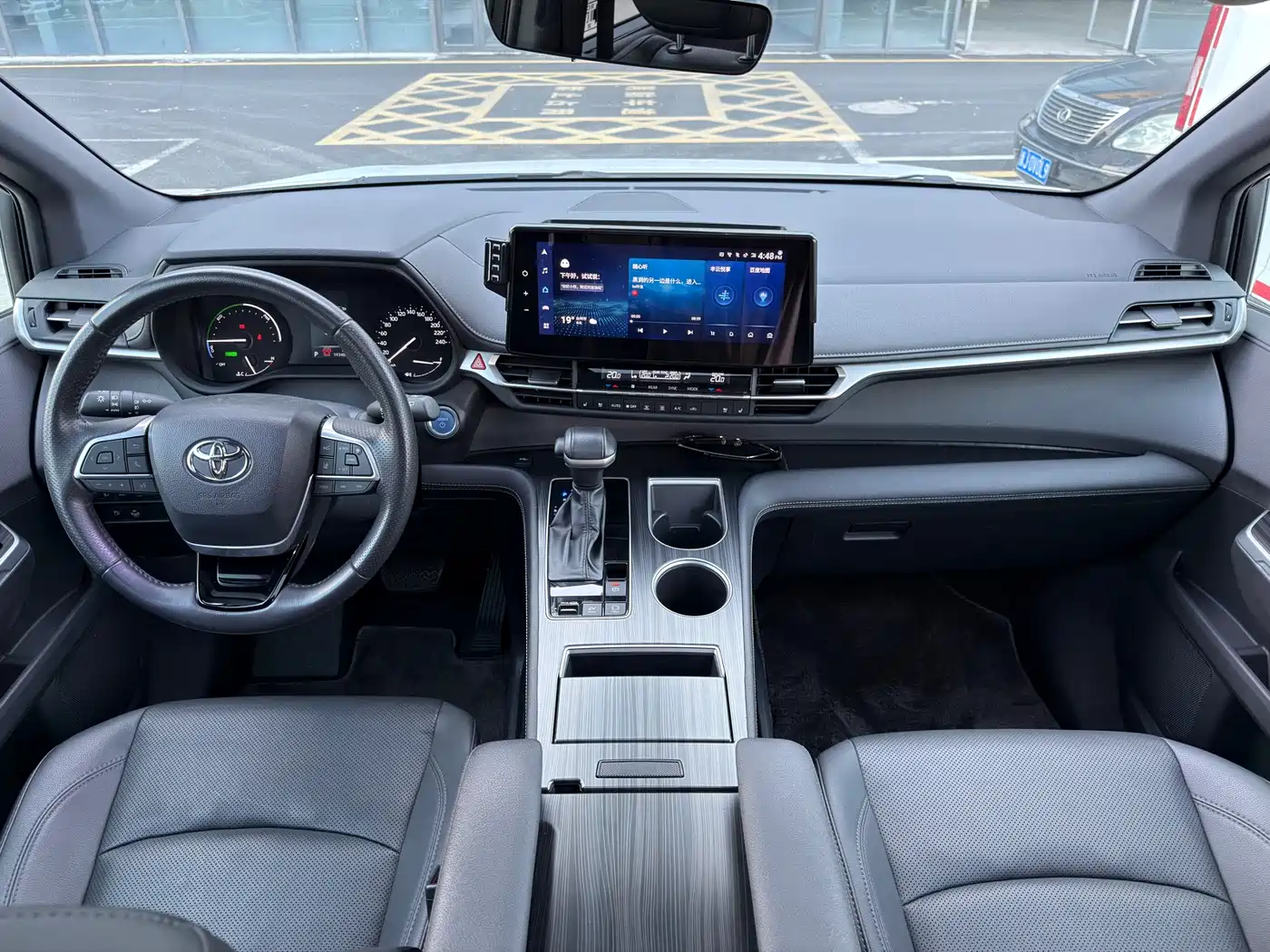 Toyota Sienna 2023 2.5L Hybrid Premium Edition фото 11