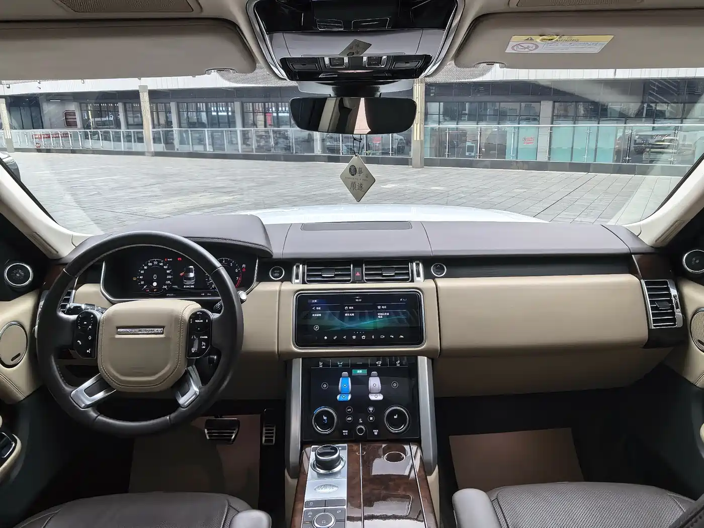 Land Rover Range Rover 2021 3.0 L6 Heritage Extended Classic Edition фото 18