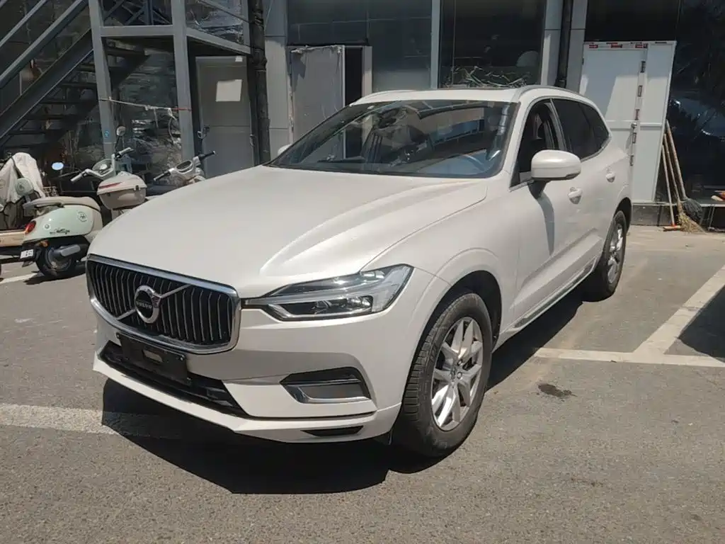 Volvo XC60 2021 T5 AWD Momentum