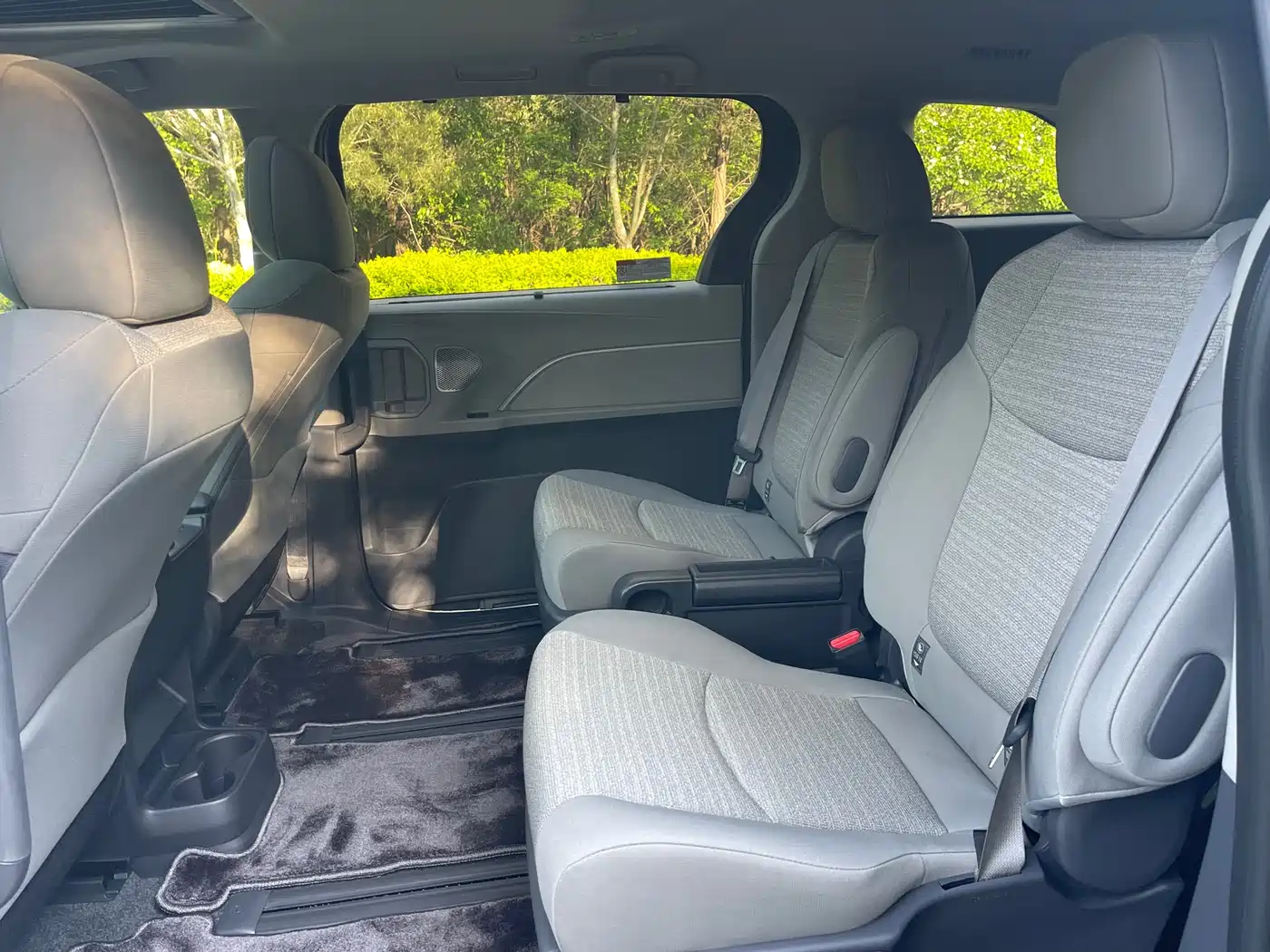 Toyota Sienna 2026 Model 2.5L Hybrid 2WD Comfort Edition фото 11