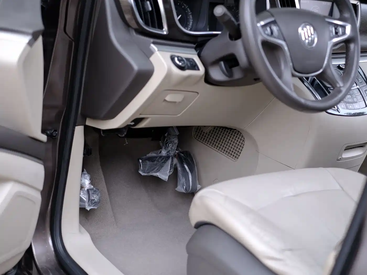 Buick GL8 2013 2.4L LT Luxury Business Executive Edition фото 17