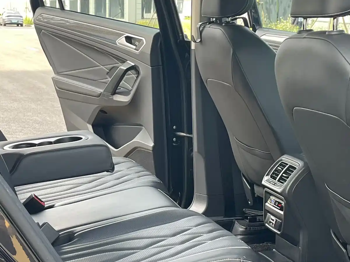Volkswagen Tiguan L 2022 330TSI Auto 2WD R-Line Premium Edition фото 6