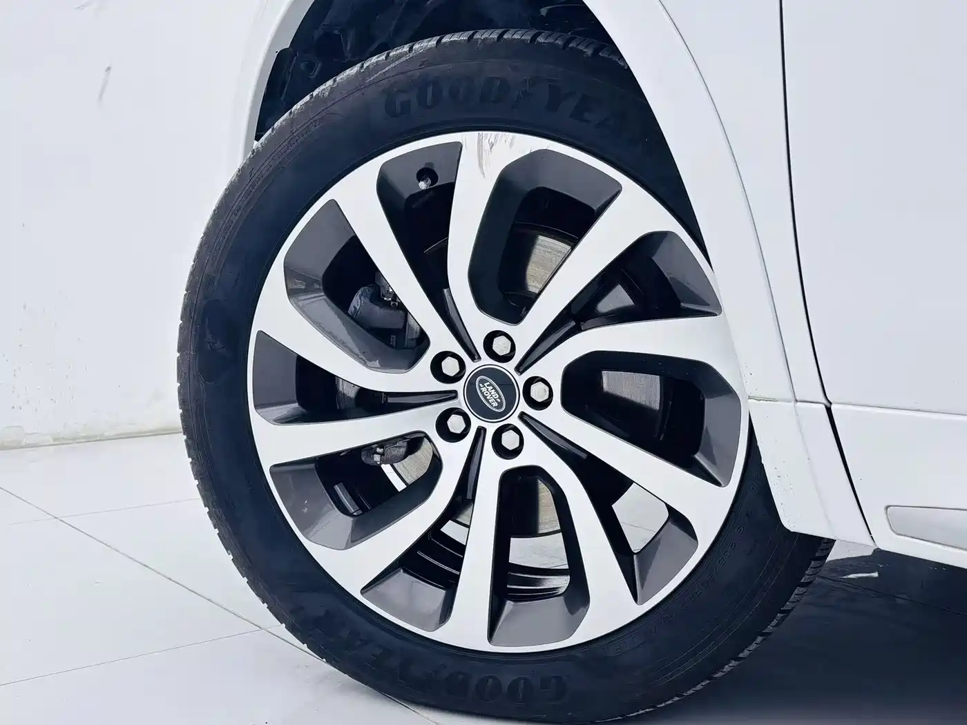 Land Rover Discovery Sport 2024 Performance Technology Edition фото 8