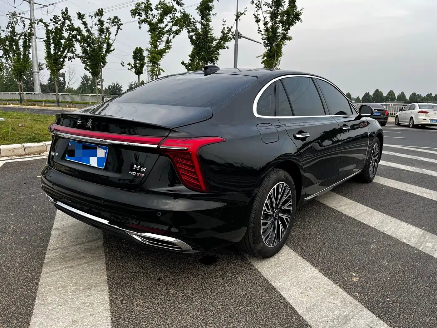 Hongqi H5 2025 2.0T Automatic Flag Celebration 500,000 Units Anniversary Edition фото 9